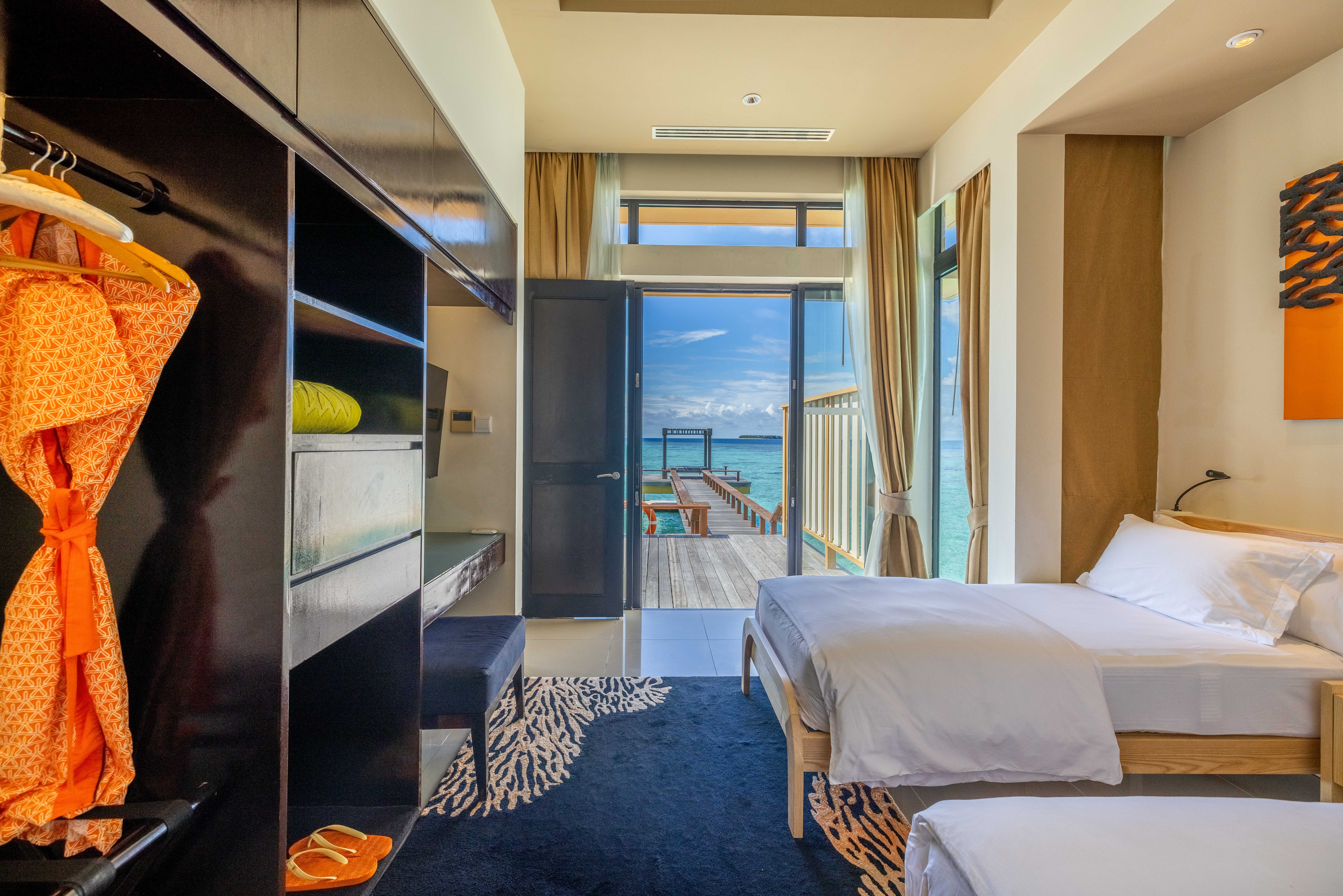 Velavaru_Deluxe InOcean Two Bedroom Pool Villa_Interior_Twin Bedroom